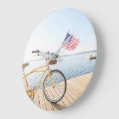 Water | Bicycle By the Lake Große Wanduhr (Winkel)