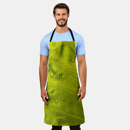 Water drops on green leaf schürze (Getragen)