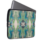 Water Path Flow – Abstract Aqua & Green Fluid Art Laptopschutzhülle (Vorne Rechts)