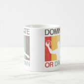 Water Polo Dominieren oder Ertrinken Lustiger Wate Kaffeetasse (Mittel)