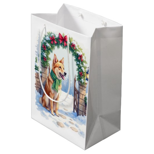 Watercolor Australian Kelpie Countryside Gate Mittlere Geschenktüte (Rückseite Schrägansicht)