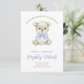 Watercolor Baby Bear Blue Bow Geschenkregister Ankündigung (Stehend Vorderseite)