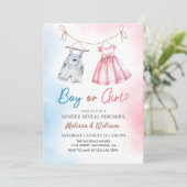 Watercolor Baby Clothes Gender Reveitation Einladung (Stehend Vorderseite)