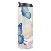 Watercolor Blue Butterflies Mug Design – Elegant Thermosbecher (Nach rechts gedreht)