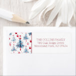 Watercolor Blue Christmas Tree Roter Feiertag Mode<br><div class="desc">Watercolor Blue Christmas Tree Red Festive Modern Label präsentiert ein charmantes Design mit blauen Weihnachtsbäumen, die mit roten Bausteinen auf einem knusprigen weißen Hintergrund angereichert sind. Dieses elegante Label ist personalisiert mit Ihrer Rücksendeadresse-Information und fügt Ihrer Urlaubskorrespondenz eine festliche Touch hinzu. Dieses Label ist perfekt für Umschläge, Pakete oder Geschenketiketten...</div>