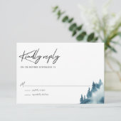 Watercolor Blue Forest Winter Wedding RSVP Karte (Stehend Vorderseite)