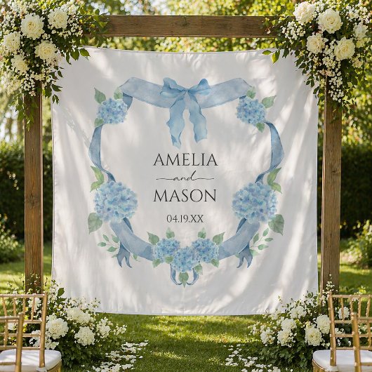 Watercolor Blue Hydrangea Crest Wedding Wandteppich