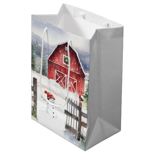 Watercolor Christmas Barn With Snowman Mittlere Geschenktüte (Vorderseite Schrägansicht)