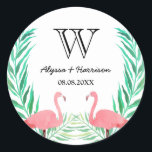 Watercolor Flamingos Palm Blätter Wedding Monogram Runder Aufkleber<br><div class="desc">Runder Hochzeitsaufkleber,  perfekt als Umschlag Aufkleber,  mit Aquarellbramingos und Blätter aus Palmen. Personalisieren Sie mit Ihrem bald freigegebenen Anfang,  Ihren Namen und Ihrem Hochzeitsdatum.</div>