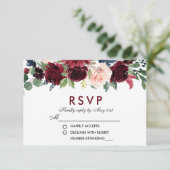 Watercolor Floral Burgundy Blue Wedding RSVP B Karte (Stehend Vorderseite)