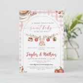 watercolor floral strawberry baby is brewing apple einladung (Stehend Vorderseite)