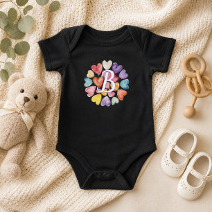 Watercolor-Herzen-Monogramm Baby Strampler