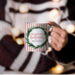 Watercolor Kranz & Strip Weihnachten Tasse<br><div class="desc">Aquarellkranz und Streifen Weihnachtsgeschenk Tasse. Handgeschriebener Text. Moderne Tradition in Rot und Grün.</div>