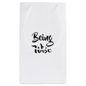 Watercolor Magical Owl mit Regenbogenfedern Kleine Geschenktüte (Rückseite)