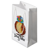 Watercolor Magical Owl mit Regenbogenfedern Kleine Geschenktüte (Vorderseite Schrägansicht)