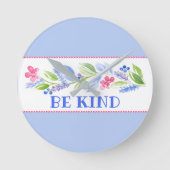 Watercolor Pastel Floral BE KIND Runde Wanduhr (Vorderseite)