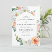 Watercolor Peach & White Floral Gold Rahmen Weddin Einladung (Stehend Vorderseite)