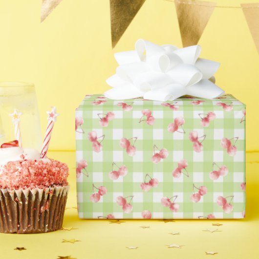 Watercolor Red Cherry Pastel Lime Green Gingham Geschenkpapier (Geburtstagsparty)
