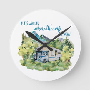 Watercolor RV Motorhome Camping Scene Runde Wanduhr