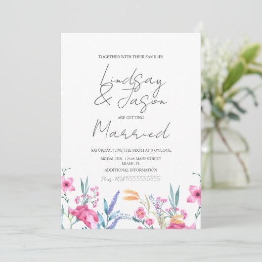 Watercolor Wild Blume Green Script Wedding Einladung (Stehend Vorderseite)