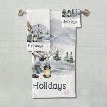 Watercolor Winter Christmas Gnome Badhandtuch Set<br><div class="desc">Fügen Sie eine festliche Touch zu Ihrem Badezimmer Dekoration in dieser Ferienzeit mit einem Watercolor Winter Weihnachten Gnome Holiday Bath Handtuch Set. Das Handtuchdesign besticht durch ein fröhliches Weihnachtsgnom mit einer beleuchteten Laterne mit einem Bergwaldhintergrund und fallendem Schnee. Mit diesem Design sind auch zusätzliche Geschenk- und Urlaubsartikel erhältlich.</div>