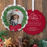 Watercolor Wreath Foto Rahmen Frohe Weihnachten Ornament Karte<br><div class="desc">Diese wunderschönen Schmuckkarten sind eine wunderbare Möglichkeit, Feiertagsgrüße zu senden, die direkt auf dem Weihnachtsbaum angezeigt werden können! Das schlichte und dennoch lustige Design verfügt über einen handgemalten Aquarellkranz mit dem Foto im Inneren. Der Rücken ist eine wunderschöne tiefe rote Farbe mit dem Titel "Frohe Weihnachten" in eleganter Schrift-Kalligrafie geschrieben....</div>