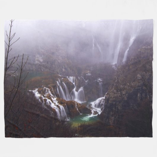 WATERFALL IN DER MIST FLEECEDECKE (Vorderseite (Horizontal))