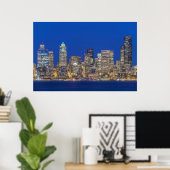Waterfront und Downtown Skyline bei Twilight Poster (Heimbüro)