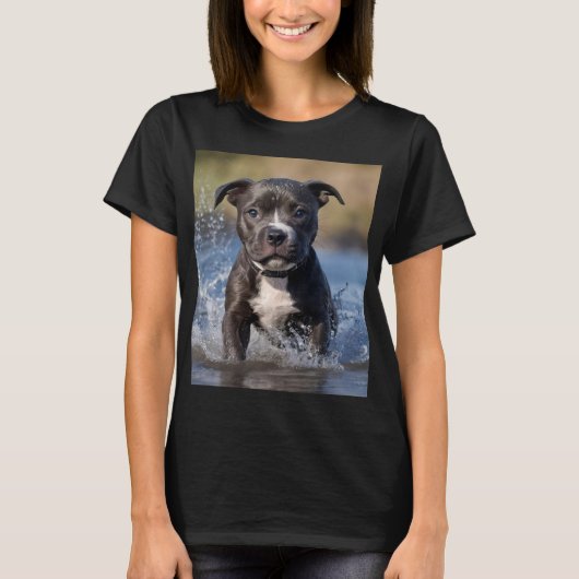 "Wave Chaser: A Staffy Puppy at Play in the Ocean" T-Shirt (Vorderseite)