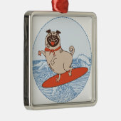 Wave reitet Hund auf Surfbrett mit Happy Mops Ornament Aus Metall (Rechts)