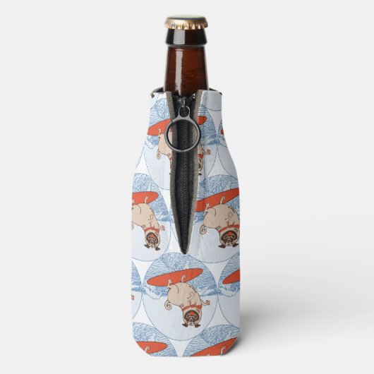 Wave riding happy pug dog on surfboard scarf band flaschenkühler (Flasche Rückseite)