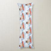 Wave riding happy pug dog on surfboard  seitenschläferkissen (Rückseite (Vertikal))