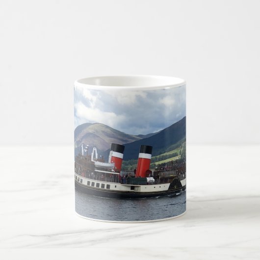 Waverley Paddle Steamer vor Schottland Kaffeetasse (Mittel)