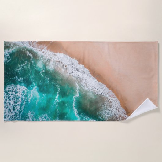 Waves am Sandy Beach Strandtuch (Vorderseite)