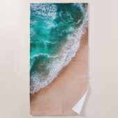 Waves am Sandy Beach Strandtuch (Vorderseite)