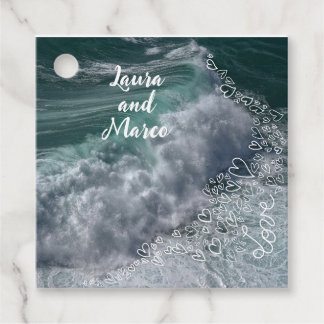 Waves and sea with Doodle hearts Geschenkanhänger