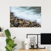 Waves Breaking Onto Pebbles Poster (Heimbüro)