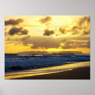 Waves Crashing am Kauai Beach bei Sunset Poster