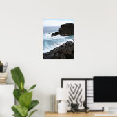Waves on Dark Rocks Poster (Heimbüro)