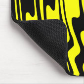 Wavey Stripey - Schwarz und Gelb Mousepad (Ecke)