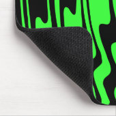 Wavey Stripey - Schwarz und Grün II Mousepad (Ecke)