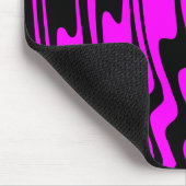 Wavey Stripey - Schwarz und Magenta Mousepad (Ecke)