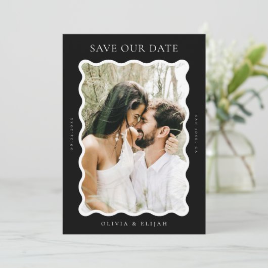 Wavy Black and White Modern Foto Save the Date Einladung (Stehend Vorderseite)