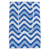 Wavy Blue Pattern Mittlere Geschenktüte (Rückseite)