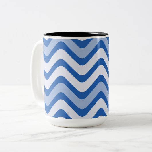 Wavy Blue Pattern Zweifarbige Tasse (Vorderseite Links)
