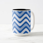 Wavy Blue Pattern Zweifarbige Tasse (VorderseiteRechts)