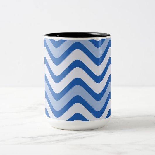 Wavy Blue Pattern Zweifarbige Tasse (Mittel)