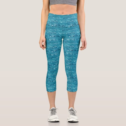 Wavy Blue Sea Pattern Capri Leggings (Vorderseite)