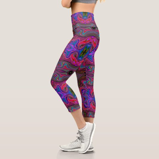 Wavy Blue und Rainbow Red Trippy Muster Capri Leggings (Links)