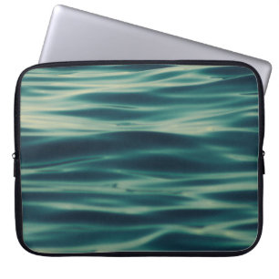 Wavy body of water laptopschutzhülle